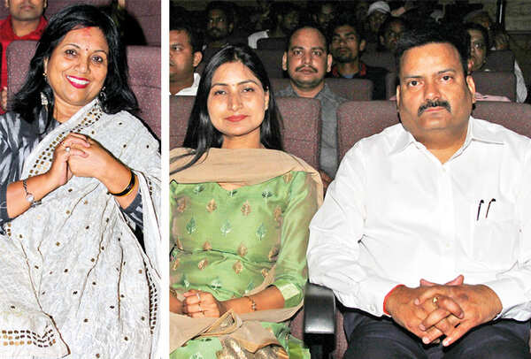 (L) Chitra Mohan (R) Reena and Mukesh Singh (BCCL/ Aditya Yadav)