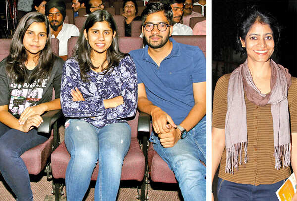 (L) Sanvi, Shalmali and Aman (R) Seema (BCCL/ Aditya Yadav)