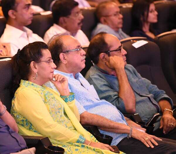Menaka, Suresh Kumar, Dinesh Panicker