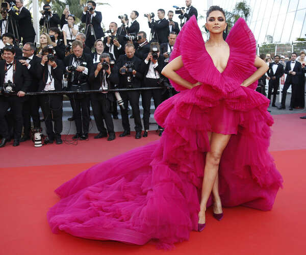 deepika-cannes-online