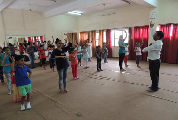 participants at a dance class