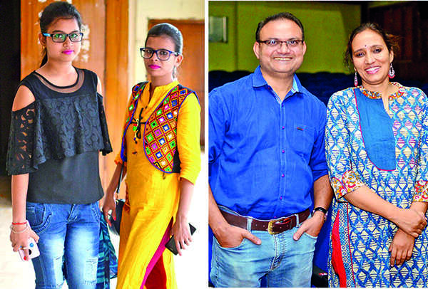 (L) Neetu and Juli (R) Sanjay and Savita (BCCL/ Pankaj Singh)