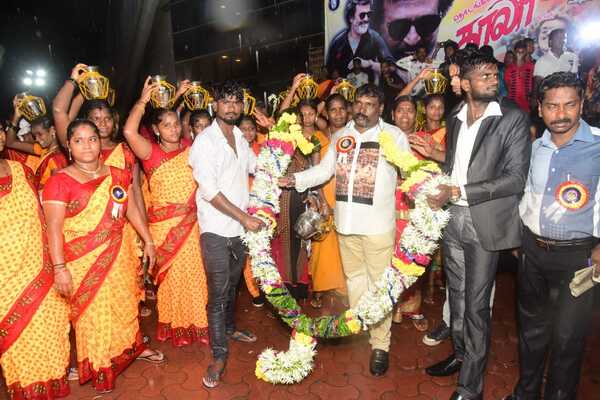 Kaala movie fever in Mumbai