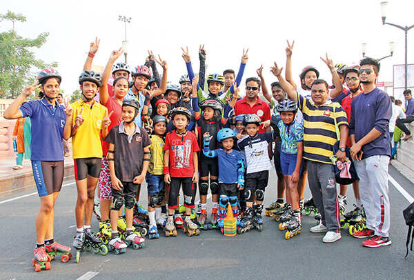 Young skaters of La Martiniere College with their coach Naresh Sagar (BCCL/ Aditya Yadav)