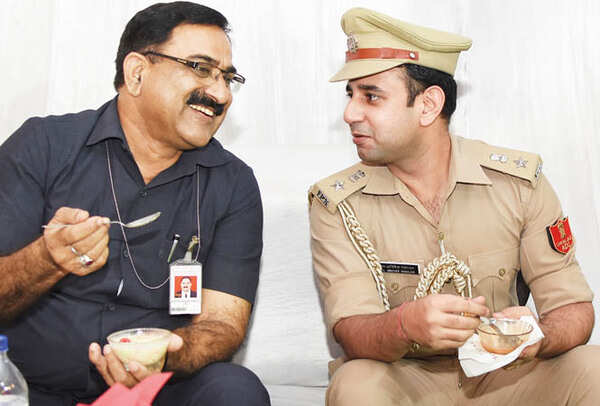 Zafar Abbas Naqvi (L) & Abhishek Mahajan  (BCCL/ Farhan Ahmad Siddiqui)
