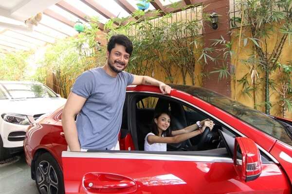 Jishu U Sengupta,Sara (2)