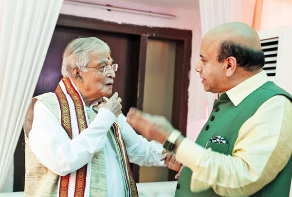 IMG_2561-Murli-Manohar-Joshi,-(senior-BJP-leader)-with-Vijay-Jolly