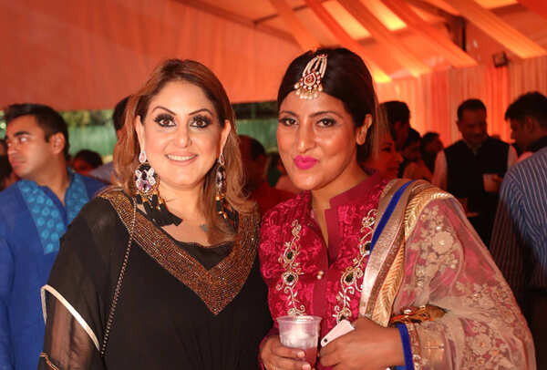 IMG_2898-Minakshi-Dutt-(make-up-artist)-Asma-Gulzar-(fashion-designer)