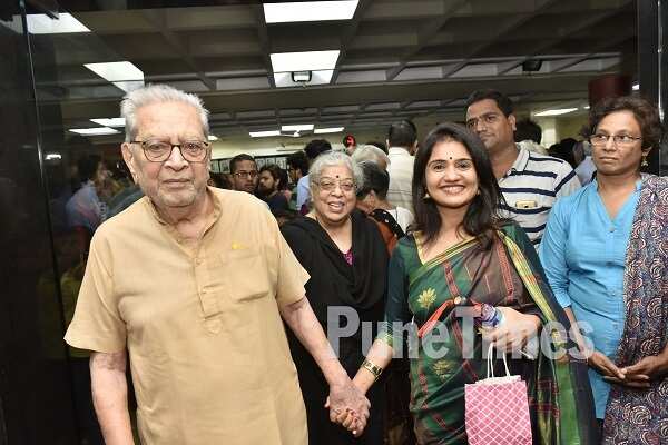 Shriram_Lagoo_with_Deepa_Lagoo_and_Amruta_Subhash