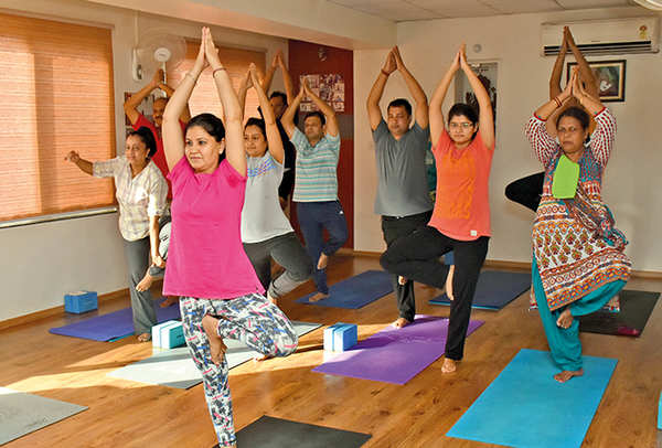 Lucknowites turn fitness freaks for International Yoga Day - Times of India