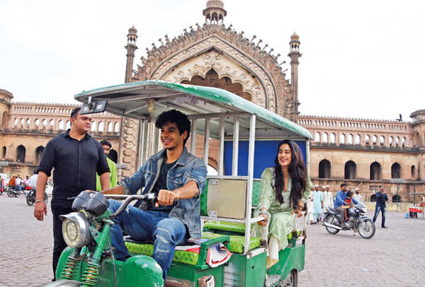 Ishaan and Janhvi got onto an e-rickshaw near Rumi Darwaza (BCCL/ Pics: Aditya Yadav and Farhan Ahmad Siddiqui)