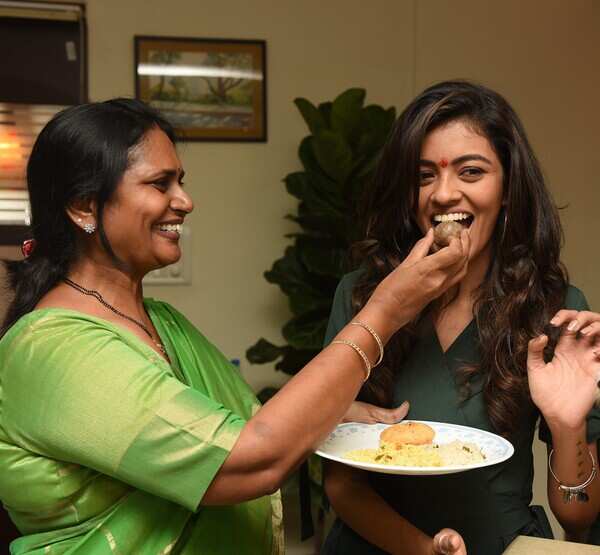 Shreya Rao Kamavarapu returns home to a queen’s welcome | Events Movie ...