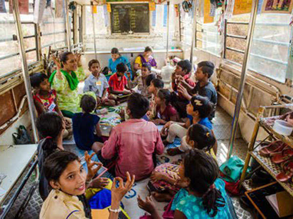 Children and Youth in History  Doorstep School-on-Wheels, Mumbai  [Photographs]