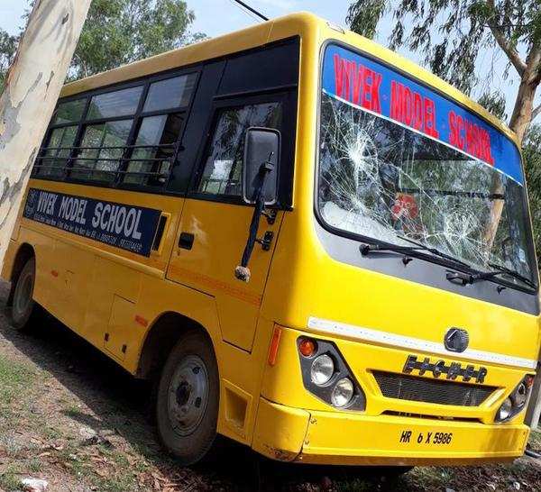 Gurgaon School Bus: Toddler goes to see off siblings with mom, crushed ...