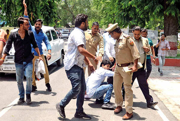 Police arrested the students who confronted LU VC SP Singh (BCCL/ Aditya Yadav)