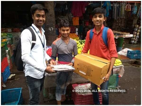 Students distributed paper bags to vendors at Borivali station