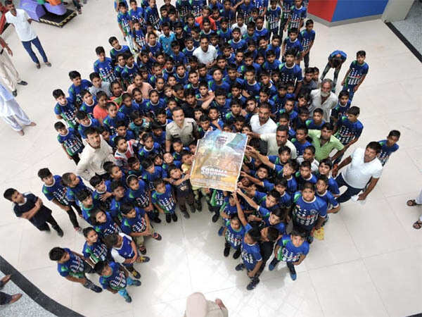 The kids pose with IPS officer Pankaj Nain and the 'Soorma' poster