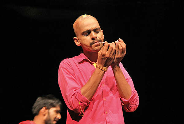 Sumit Tewari as Saale babu in the play (BCCL/ Aditya Yadav)