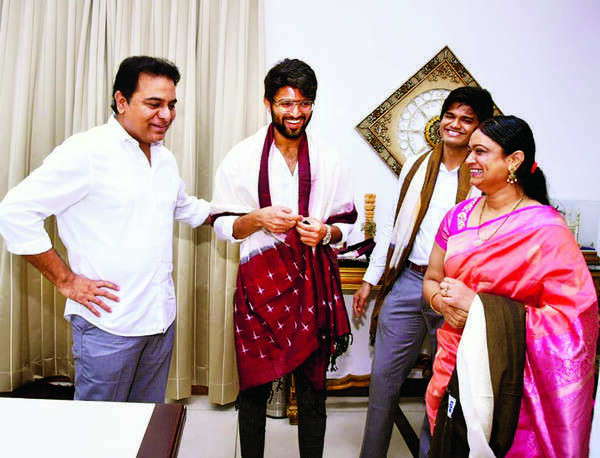 vijay_withktr
