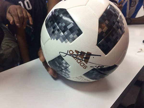messi signed football