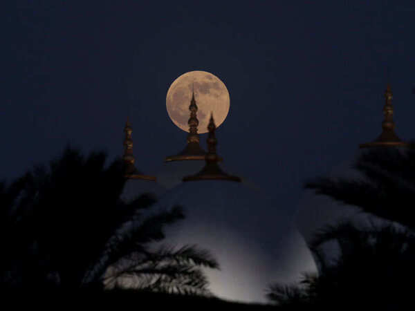 Chandra Grahan Ki Tasveer (Reuters Photo)
