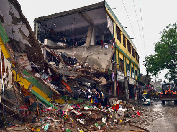 Heavy rain cripples life in Uttar Pradesh, 33 dead | Lucknow News ...