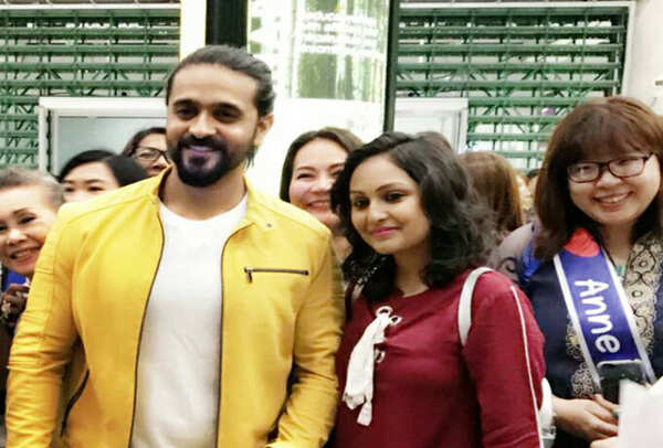 Ashish Sharma with wife Archana Taide