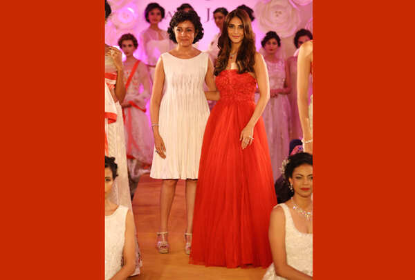 Payal-Jain-and-Vaani-Kapoor-at-the-show