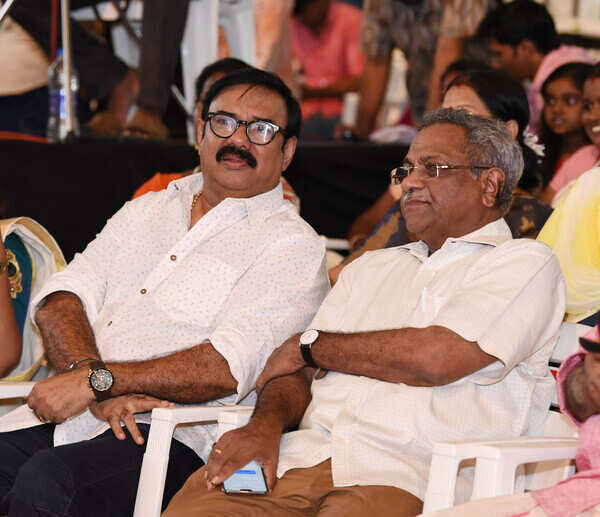 Maniyanpillai Raju, Shaji N Karun