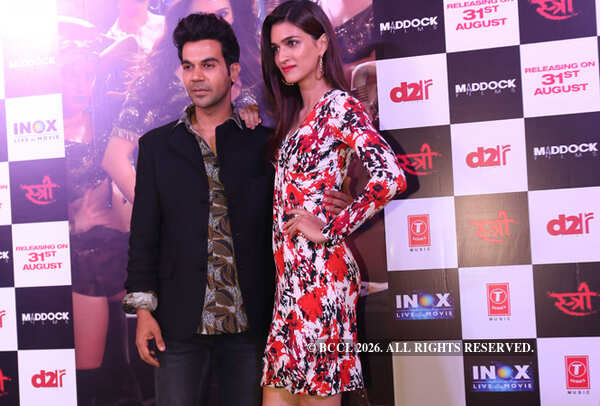 Rajkummar Rao and Kriti Sanon dance to the tunes of 'Aao Kabhi Haveli ...