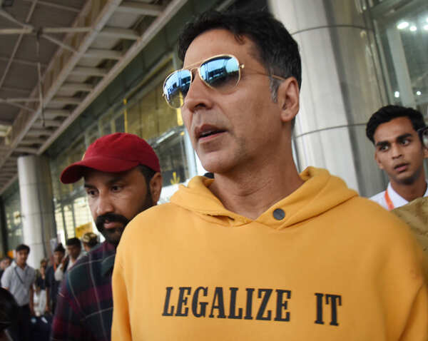 akshay kumar at airport (5)