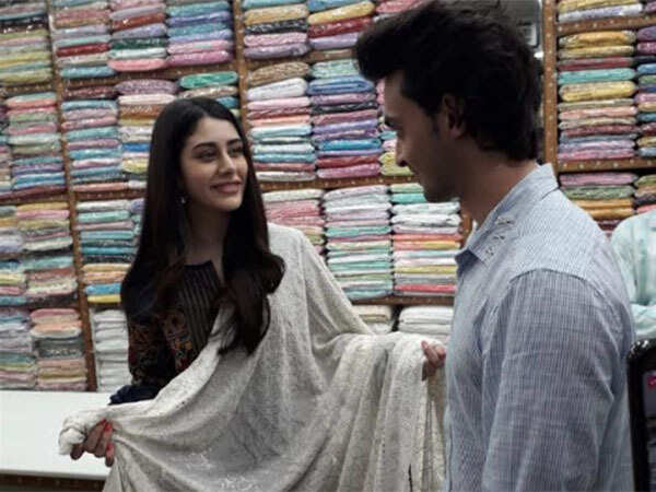 Warina and Aayush shop for local clothes in Lucknow