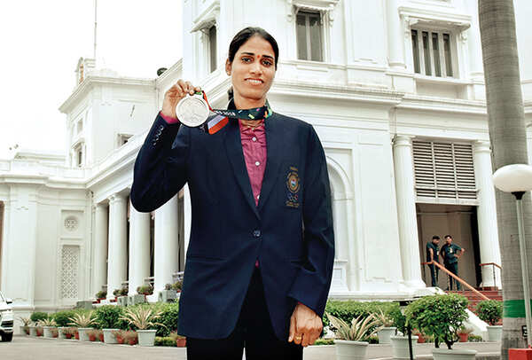 Sudha Singh flaunting her medal (BCCL/ Vishnu Jaiswal)