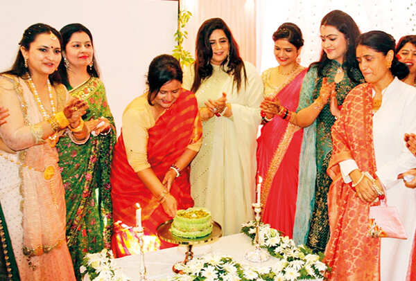 (L-R) Shweta, Puja Sekera, Neelam Singh, Sheena, Swati, Neha and Jyotsana (BCCL)