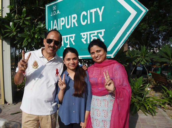 shooter apurvi singh chandela with parents