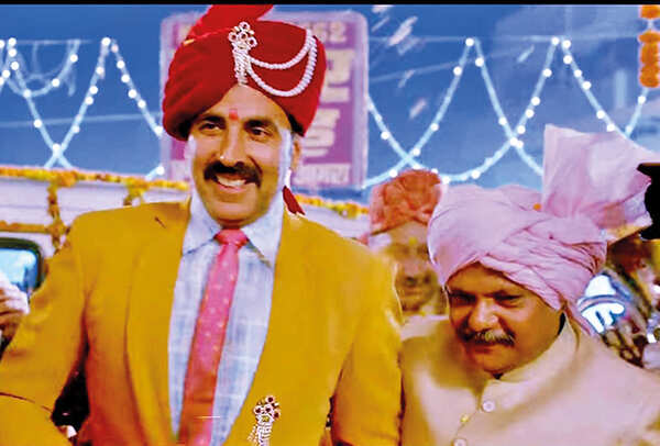 Atul Srivastava with Akshay Kumar in Toilet: Ek Prem Katha (BCCL)