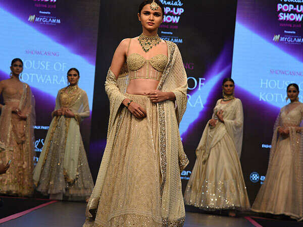 Models-in-House-of-Kotwara-along-with-Jadau-Jewellery-by-Falguni-Mehta-at-Pernia's-Pop-Up-ShowJPG-(3)