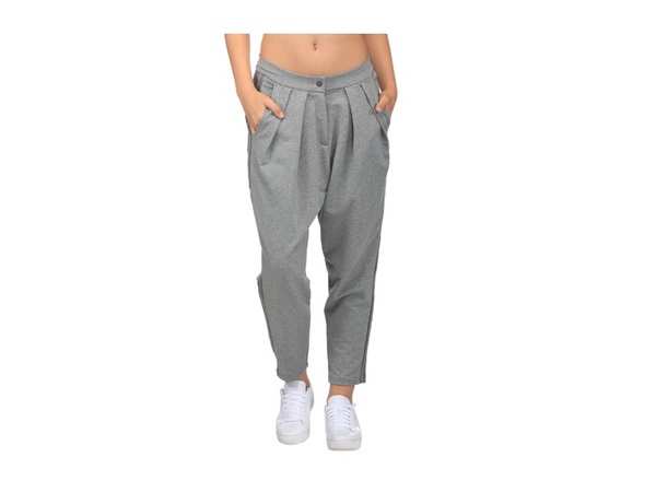 Comfortable and stylish yoga pants for women - India Today