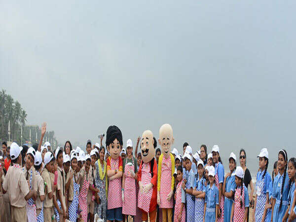 Cartoon characters join school kids in Juhu beach clean-up drive | Events Movie News - Times of India Cartoon characters join school kids in Juhu beach clean-up drive | Events Movie News - Times of India