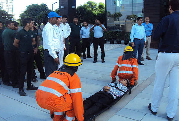 Fire Mock Drill at Vatika Professional Point organised by Enviro (10)