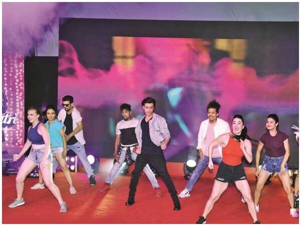 Aayush Sharma shakes a leg at the event (Pic: Tejas Kudtarkar)