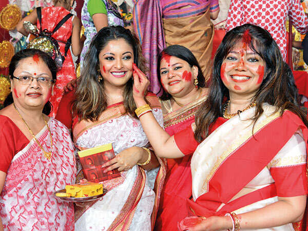 tanushree-dutta-at-Ananda-Utsav-Durga-Puja