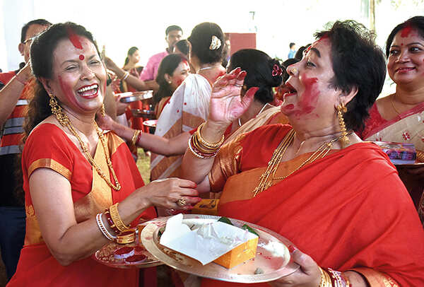Swapna Roy (L) and Kumkum Roy Choudhury (BCCL/ Vishnu Jaiswal)