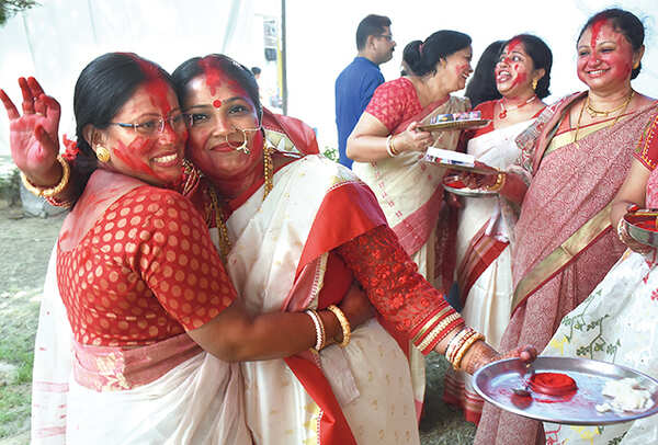 Ishani Sarkar (L) and Mona Sarkar (BCCL/ Vishnu Jaiswal)