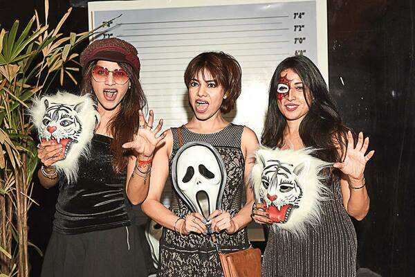 HT23HALLOWEEN-SHILPA,SARAHANDFARIDA