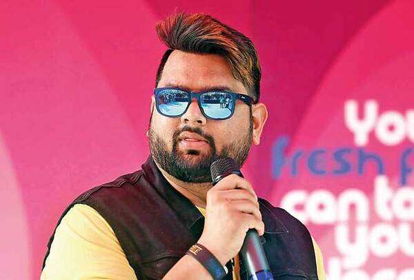 1452-Emcee-yash-khatri