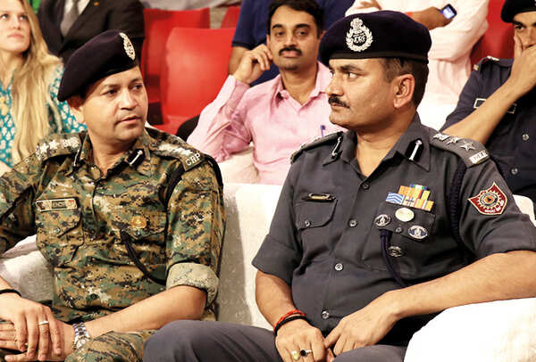 Comdt Narendra Pal Singh (L) and Comdt Kaushlesh Rai (BCCL/ Unmesh Pandey)