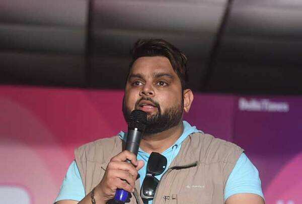1989Emcee-Yash-Khatri