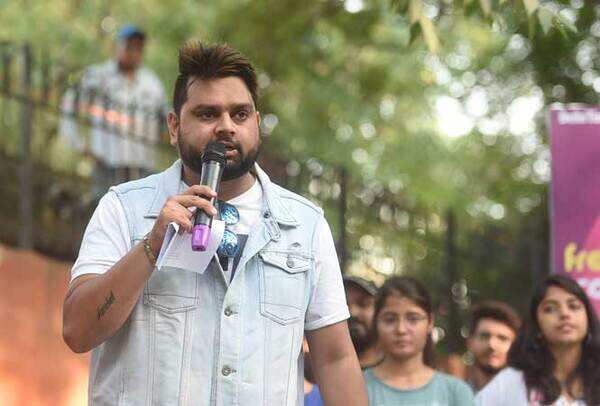 3037-Emcee-Yash-Khatri