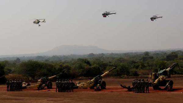 First since Bofors: Army inducts M-777 howitzers, K-9 Vajra | India News -  Times of India